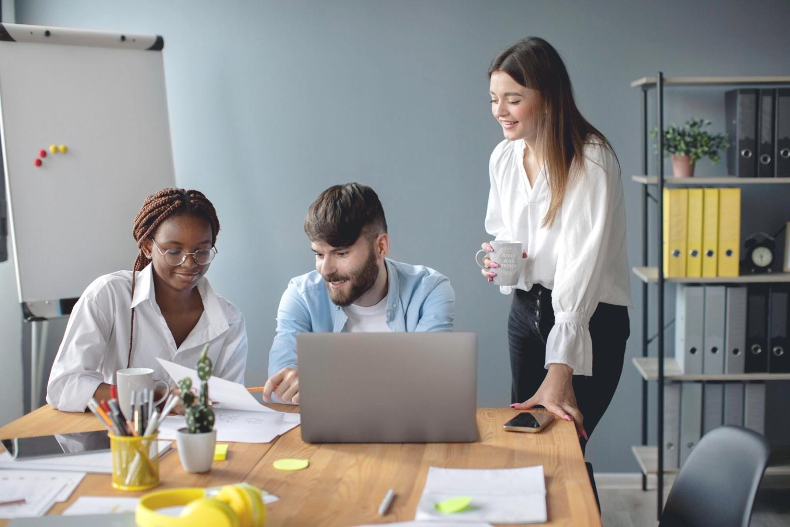 Team di professionisti jorvitanexar durante una sessione di consulenza strategica